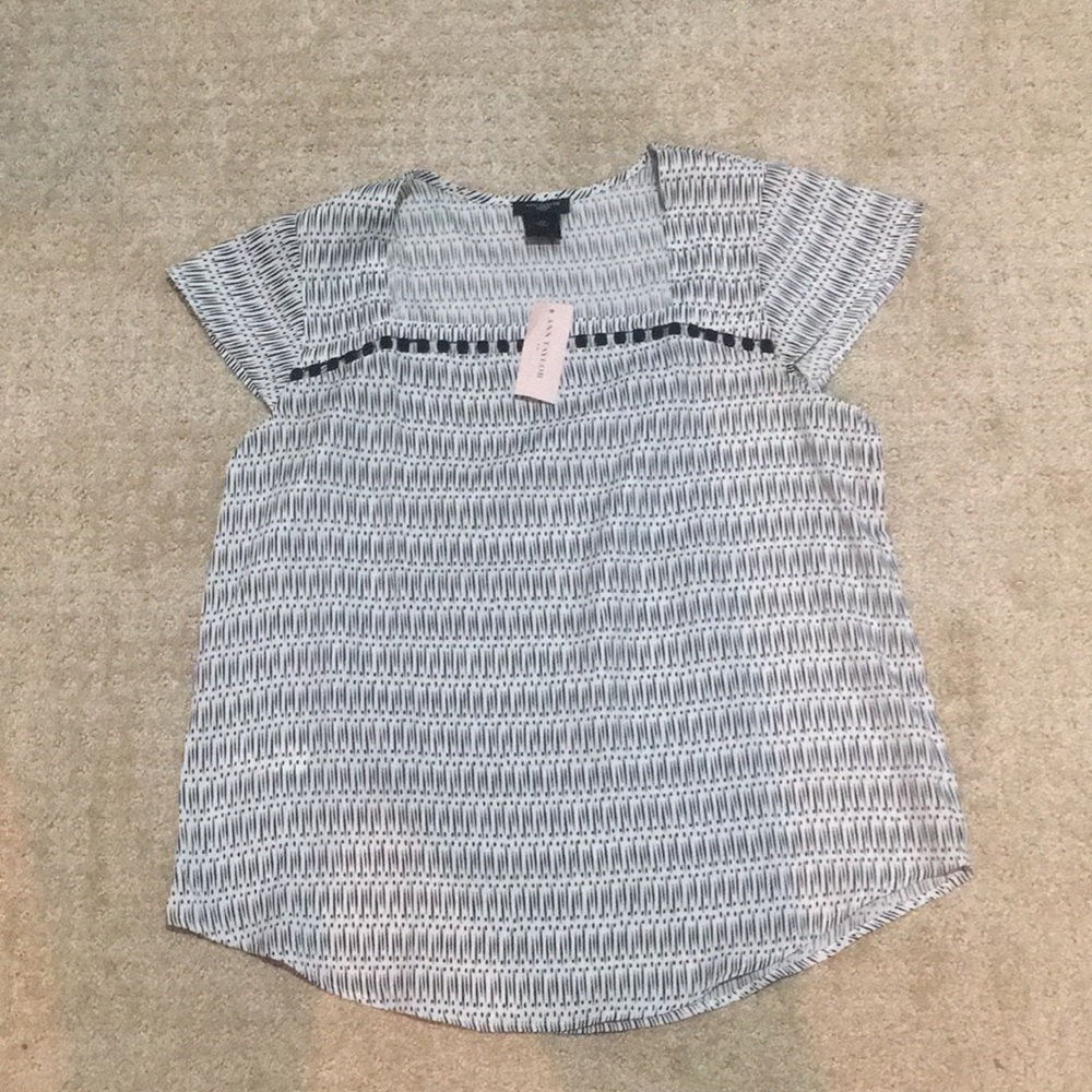 Ann Taylor Cap Sleeved Black and White Top